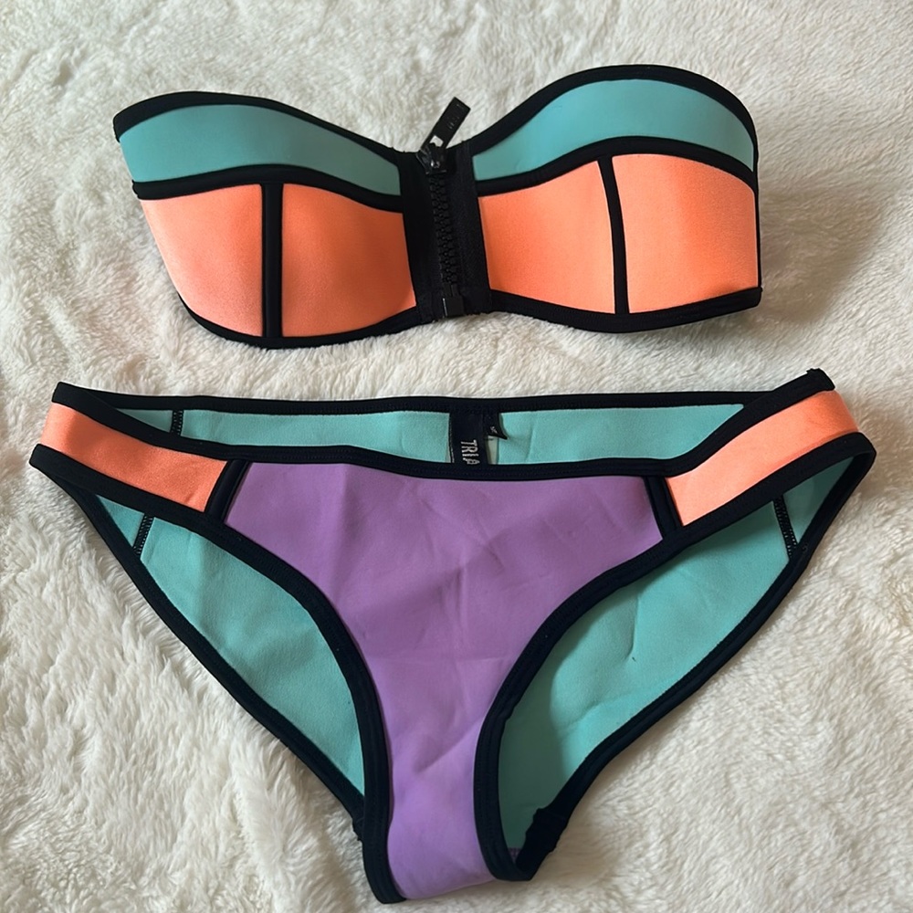 Triangl bikini. Top size S bottoms size M.